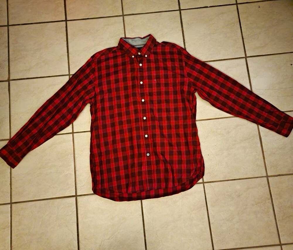 Tommy Hilfiger Men’s Classic Fit Red/Black Plaid Woven Cotton Button-Down L